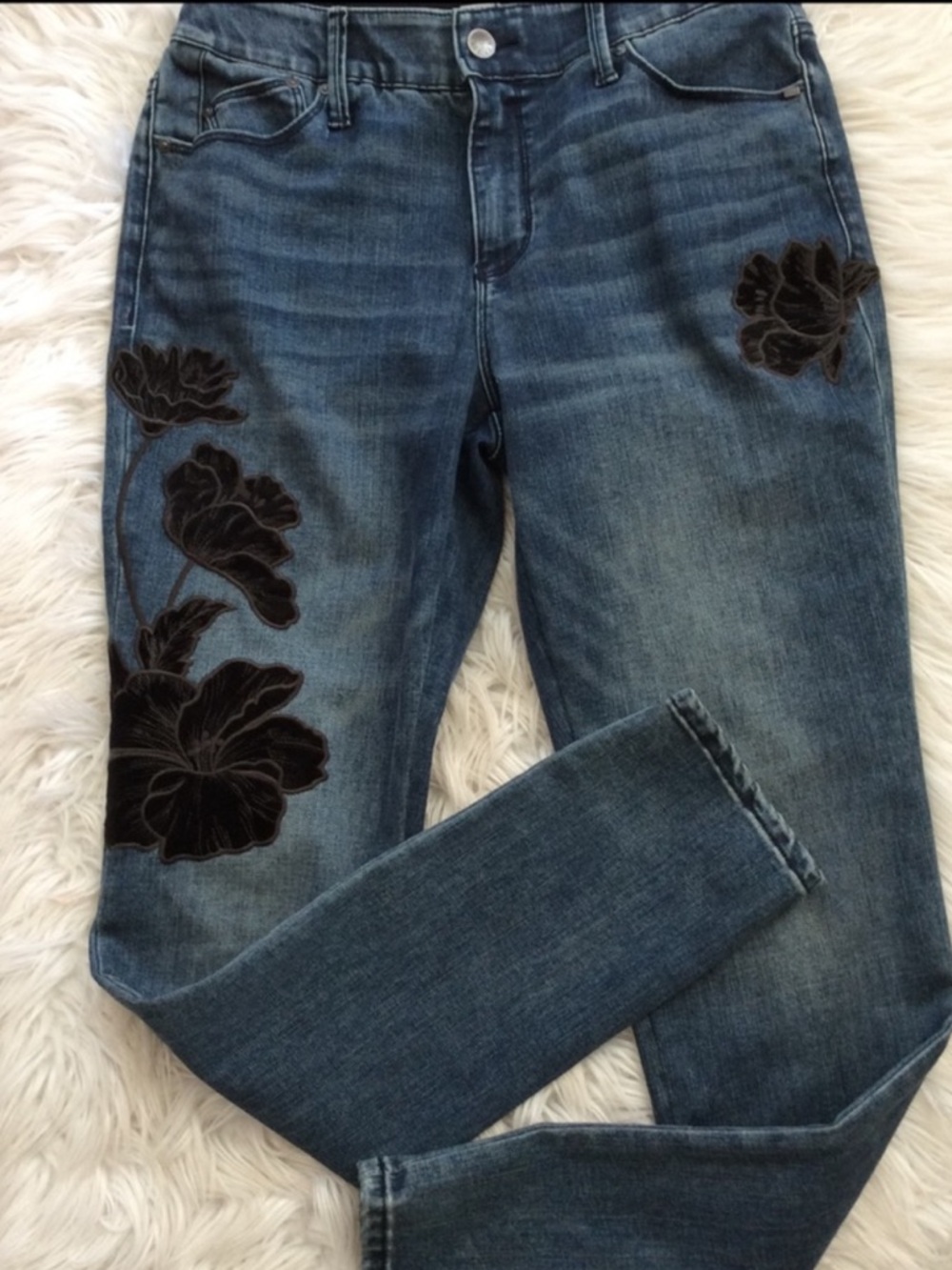 NWT Chico’s Velvet Appliqué Jegging Jeans - Picture 3 of 13